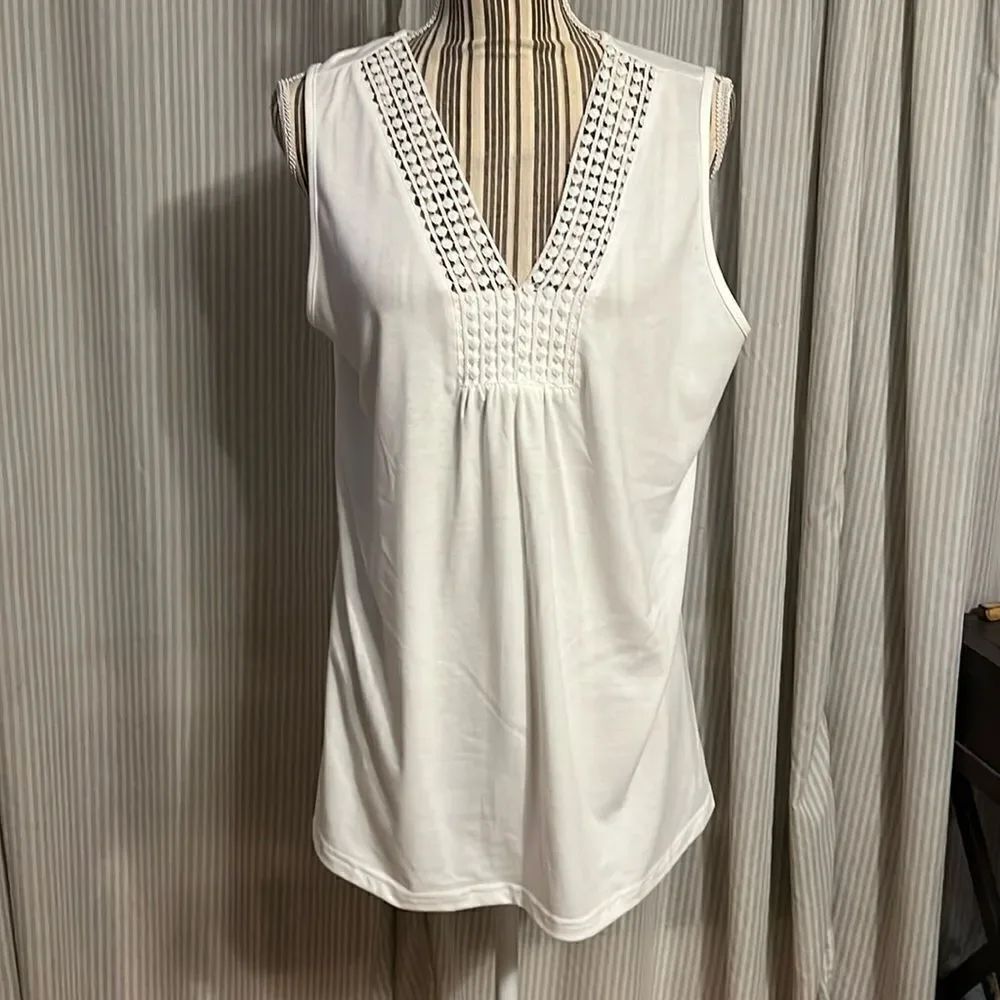 Xieerduo White Sleeveless Top